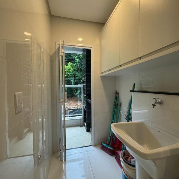 Apartamento novo a 350 m da praia das Toninhas em Ubatuba - 2 dormitórios sendo 1 suite, piscina, varanda gourmet com churrasqueira, ar condicionado, cozinha completa, garagem privativa - Foto 3