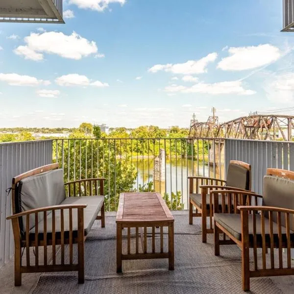 Stylish Riverfront Condo Eve 305 - Free Parking, hotel u gradu Nešvil