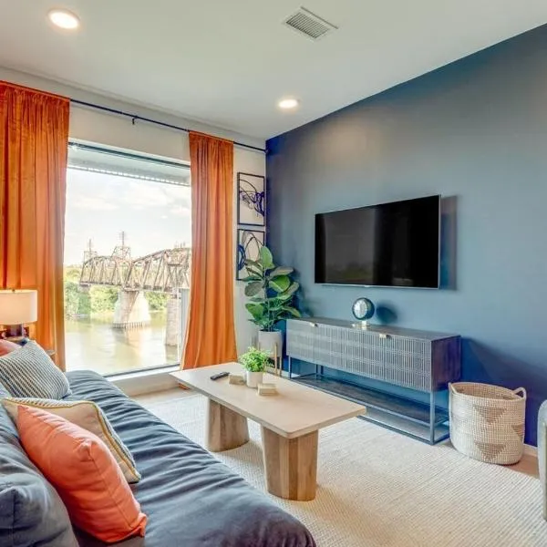 Stylish Riverfront Condo Eve 305 - Free Parking, khách sạn ở Nashville