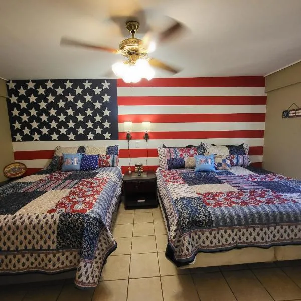 Hill Country Lodge and Mini Storages, ξενοδοχείο σε Buchanan Dam