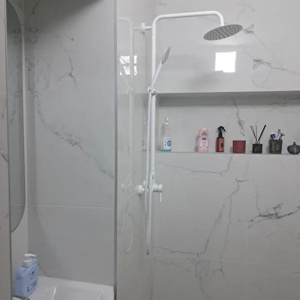 Apartment HOME две спальни, ξενοδοχείο σε Reni