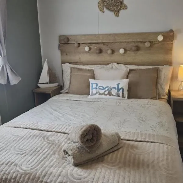 Big Boss Caravan-Camber Sands,Sleep 8, Free Wi-Fi, Netflix, Parking, hotel in Camber