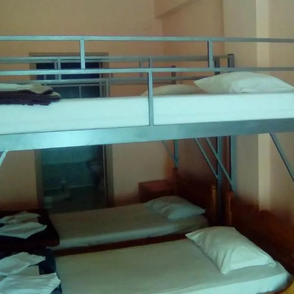 Constantinos Budget Beds, hotel ve městě Chania