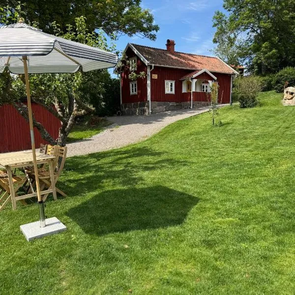 Newly renovated & close to nature cottage in rural location, hotel u gradu 'Huskvarna'