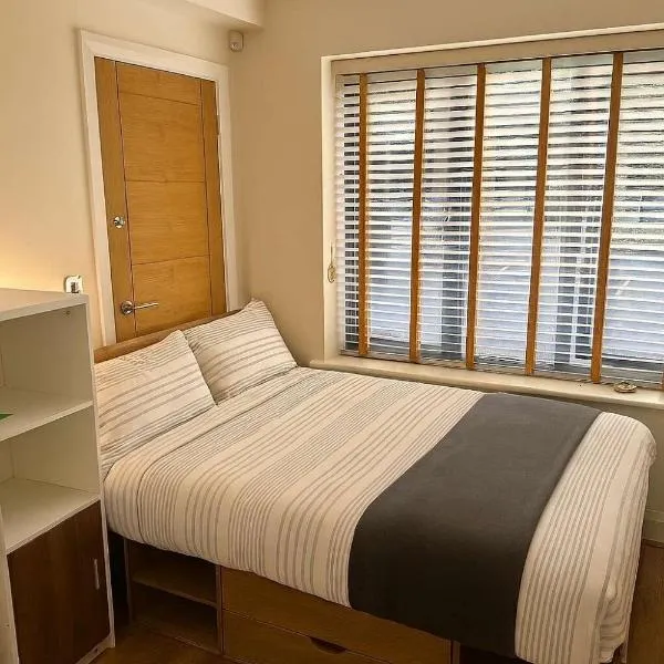 The Paradise Retreat, hotel in Crawley