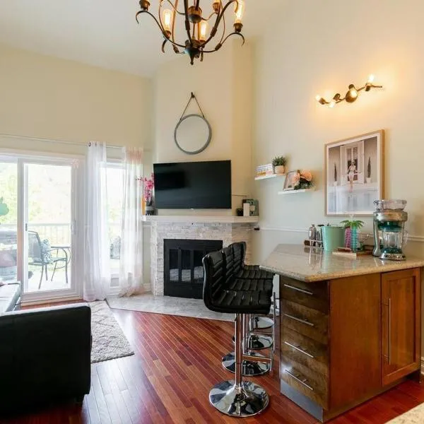 Charming Tremblant 1 Bedroom -Pool Hot Tub, hotell Mont-Tremblant's