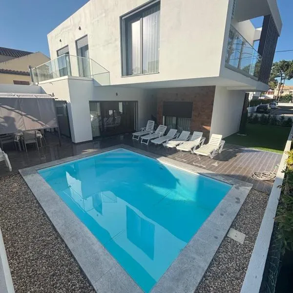 Aroeira Beach Home, hotel ad Almada