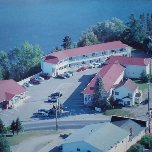 Hilltop Motel & Restaurant, hotel di Grand Falls