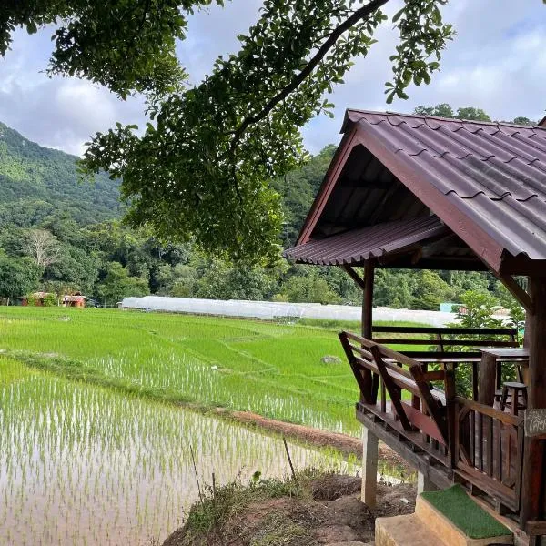 บ้านพักเคียงนา, hotel v destinaci Ban Sop Mae Klang