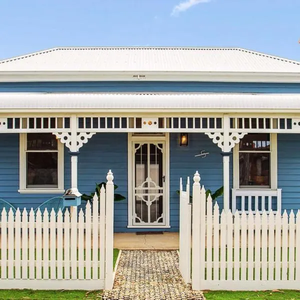 CERULEAN HOUSE - Iconic Renovated Period Home - Close to Everything，位于本迪戈的酒店