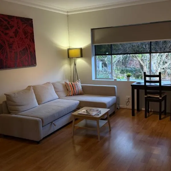 2 Bdrm Walkerville Apartment - Spacious, ducted heating & cooling, centerally located! – hotel w mieście North Adelaide