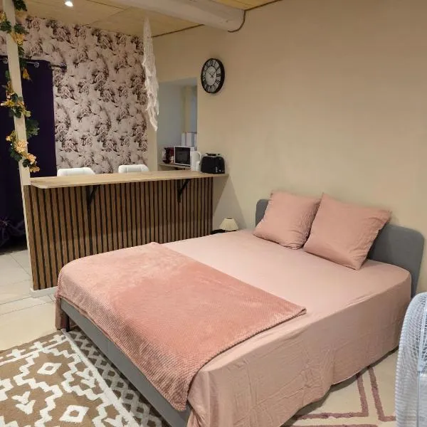 Chez Karine - Appartement, hotel in Lédenon