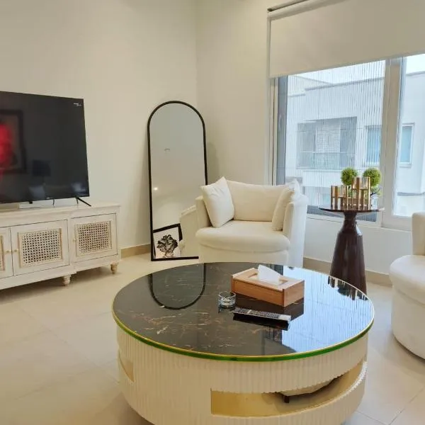 Penta Square Serviced Apartments For Families - DHA Lahore, hotel in Lahore