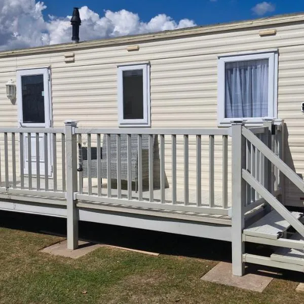 MOLLIES DEN 3 8 Berth 3 bedroom Waterside Leisure Park INGOLDMELLS, готель у місті Інголдмеллс