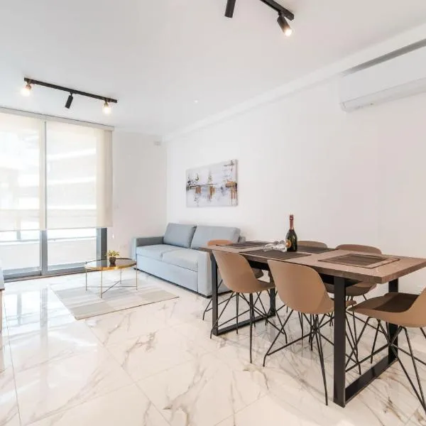 Modern 2BR Escape in St Julians by Buena Vista, Hotel in St Julian's