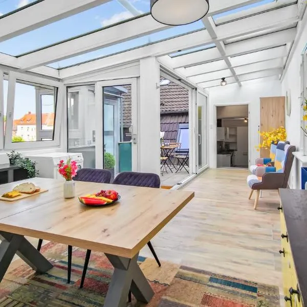 4 Schlafzimmer, Wintergarten & Terrasse & Parkplatz, nahe Hbf、ビーレフェルトのホテル