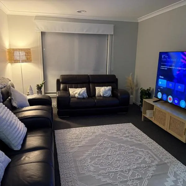 J&R Home, A Gippsland Getaway, hotel v destinaci Jeeralang Junction