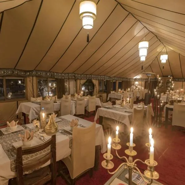 Erg Chebbi Land Luxury Camp, готель у місті Мерзуга