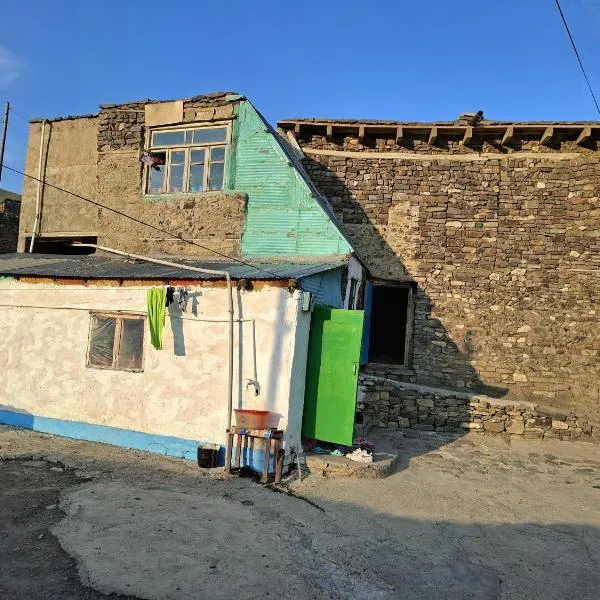 Bazarduzu Kebir in Khinalig, hotel in Quba