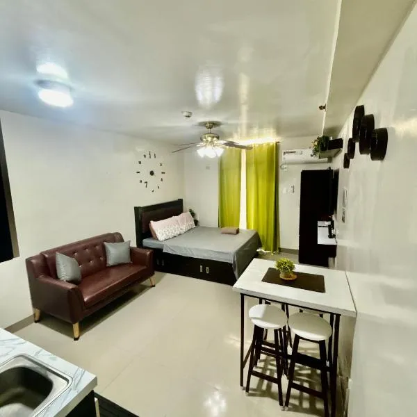 Dracarys 1 Condo Stay with pool balcony & kitchen, hotel in Lo-oc