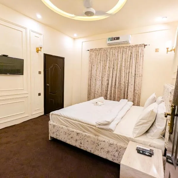 White Rose BnB Family - Near Millennium Mall - Airport - National Stadium, hotell sihtkohas Karachi