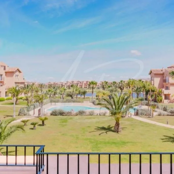 Luxury Renovated Apartment Stunning Views Pool and Golf resort 5star, hotel di Torre-Pacheco