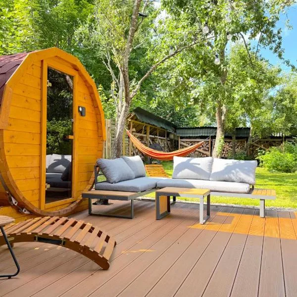 NaWypasie Apartment with Sauna Beautiful Garden SUP Board and Just 30 Minutes from Gdańsk and Gdynia, hotel in Szemud