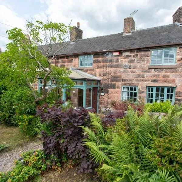 Countryside Cottage sleeps 5 10 minutes from JCB Alton towers and Peak Wildlife park and Whiston golf wedding venue Perfect for families, hotel di Whiston