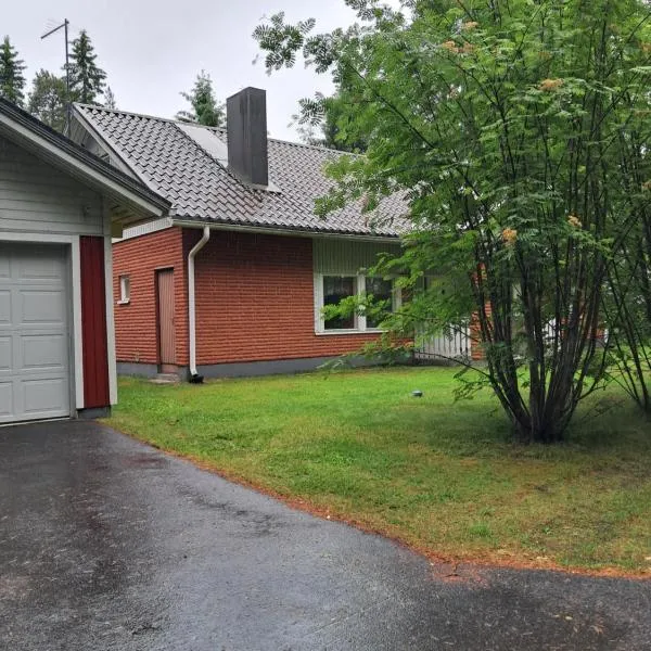 Aalto A - A whole house with 3 bedrooms and a woodburning sauna, hotel em Oulu