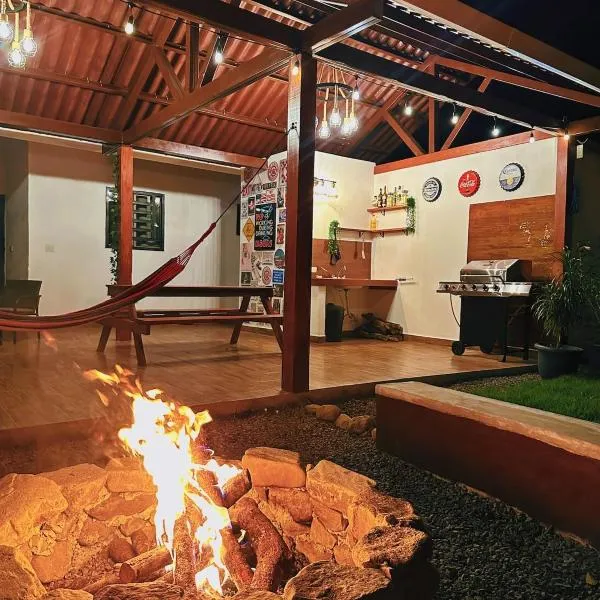 Casa en Boquete con gazebo, BBQ y fogata en el exterior - Kame House, hotel in Alto Boquete