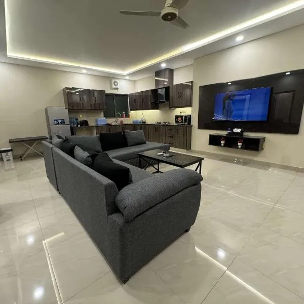 Luxury Family Apartment Across Giga Mall And DHA – hotel w mieście Islamabad