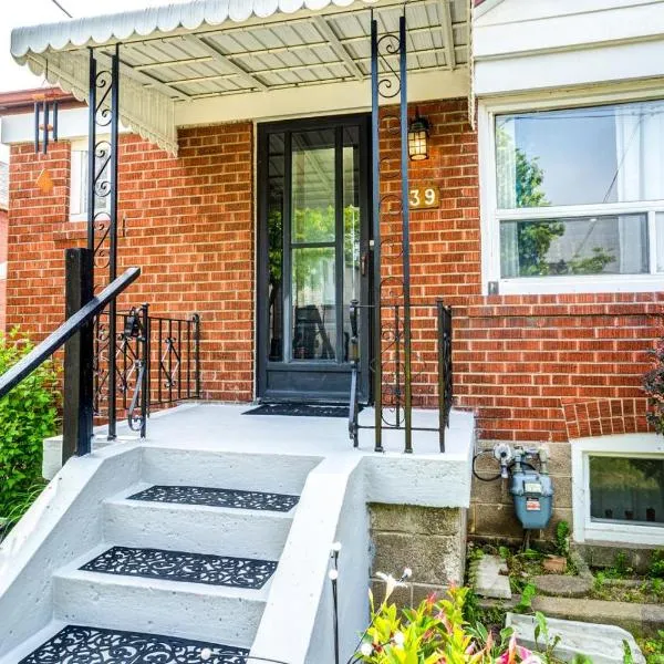 2 Bedroom East-York bungalow, Hotel in Toronto