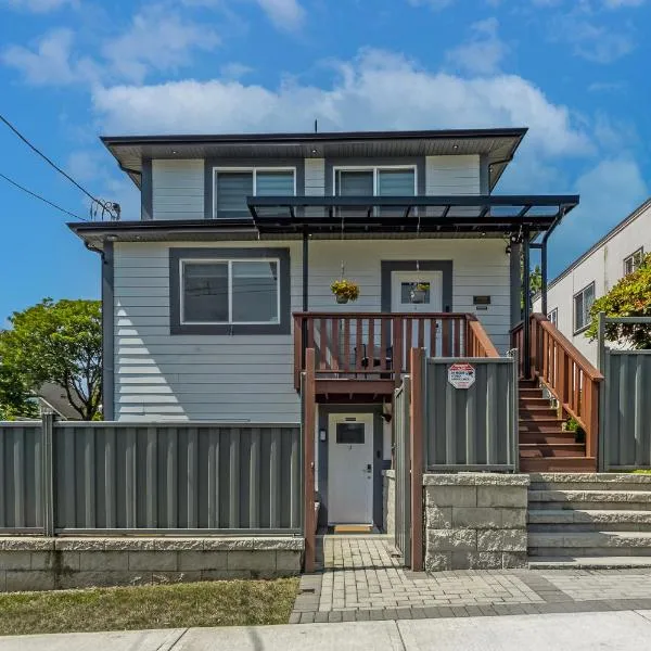 Top choice 2-Bed 1-Bath Garden Suite, hotel in New Westminster