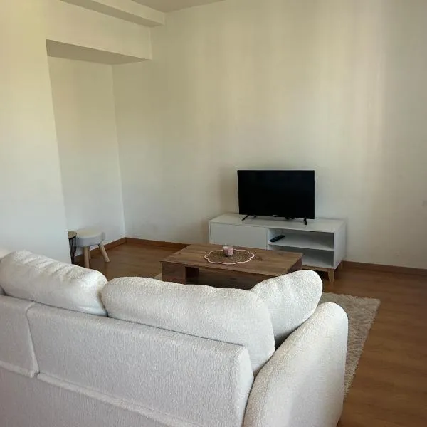 appartement cosy tout équipé avec balcon, hotel v destinaci Châlette-sur-Loing