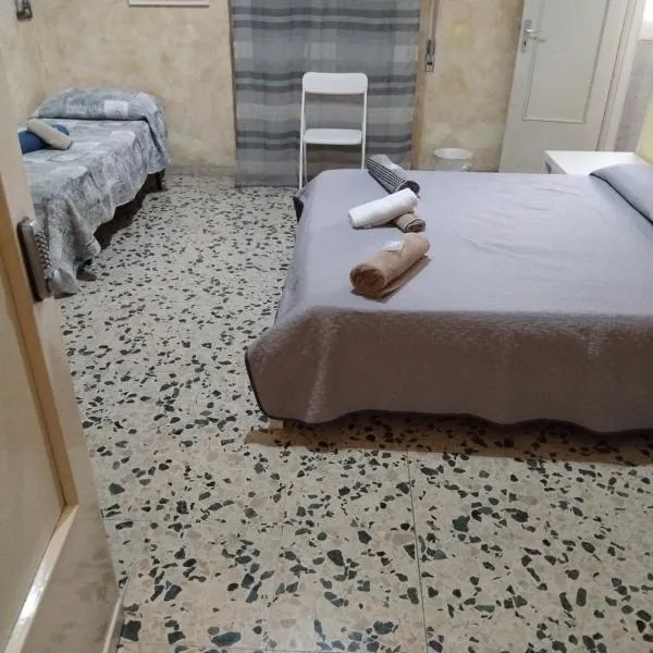 low cost airport room catania bagno privato in camera 800 mt aeroporto, hotel in Catania