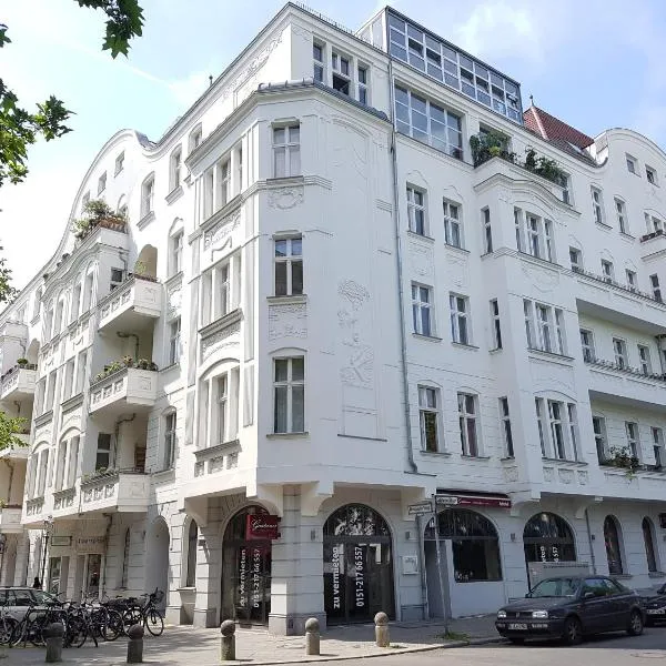 GASTEIN by ROCKCHAIR Apartments l SUPERHOST Status l 2 Bedrooms Boxspringbeds 1,5 Bathrooms - Cozy Family & Business Flair welcomes you!, Hotel in Berlin