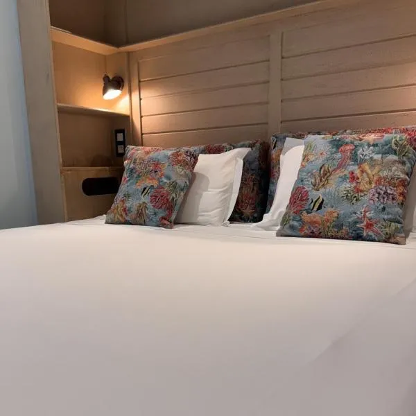 Mes à Moi in Pezenas - Studio Climatisé & Patio Privatif - O Pitchoun: Pézenas şehrinde bir otel