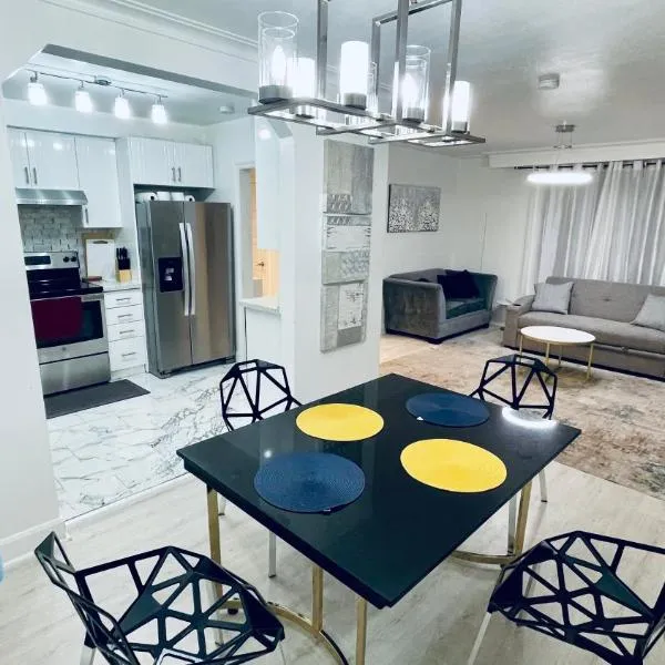 Amazing Home Near Toronto Airport with 2 Parking, hotel i Toronto