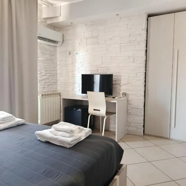 Central, hotel in Casarile