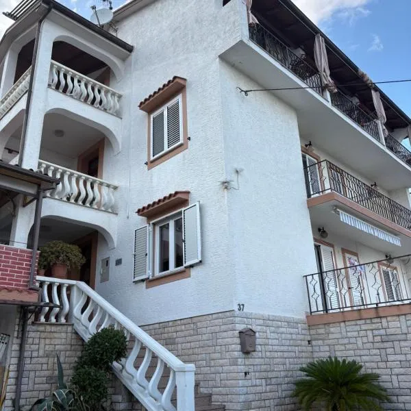 Guest house Ivo, hotel in Lovran