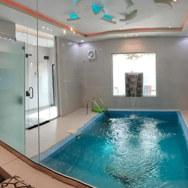 منتجع الكناري, hotel in Taif