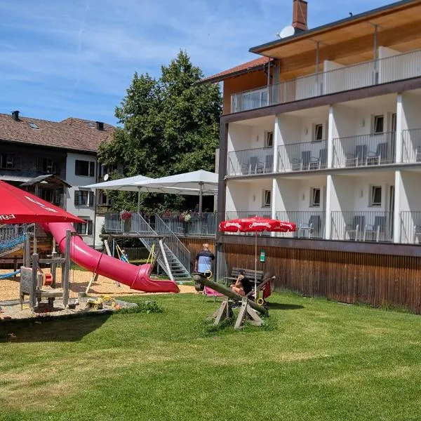 Familienhotel Adler, hotel en Lingenau
