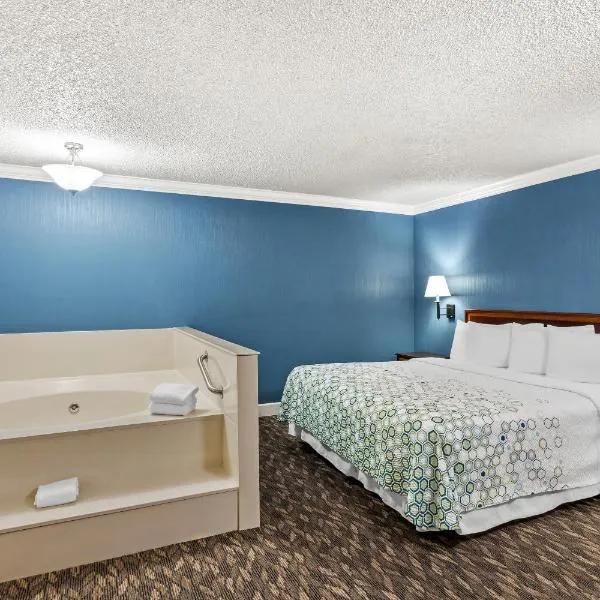HomeTowne Studios by Red Roof Yuba City Bonanza - Marysville, hotel v destinaci Yuba City