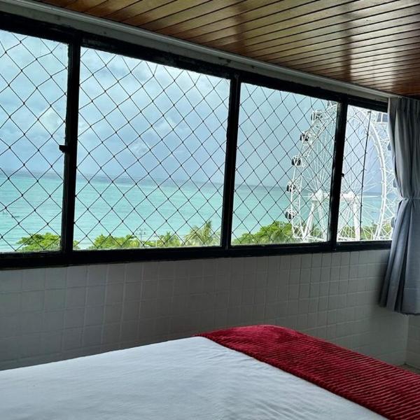 Apto Espaçoso Beira-Mar na Pajuçara 802