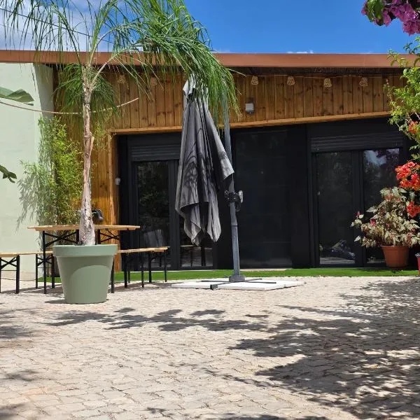 Casa de ferias Escapadas Casa amorosa Tranquilidade e natureza 1 quarto 6 pessoas, hotel in Loulé