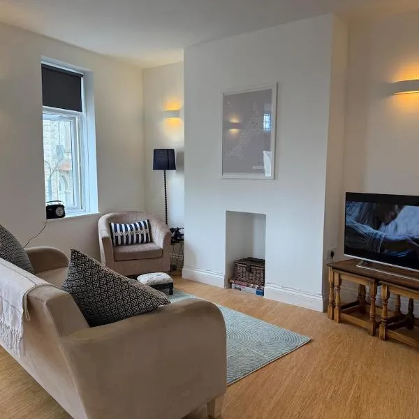 Modern Town Centre Flat, hotel in St Austell