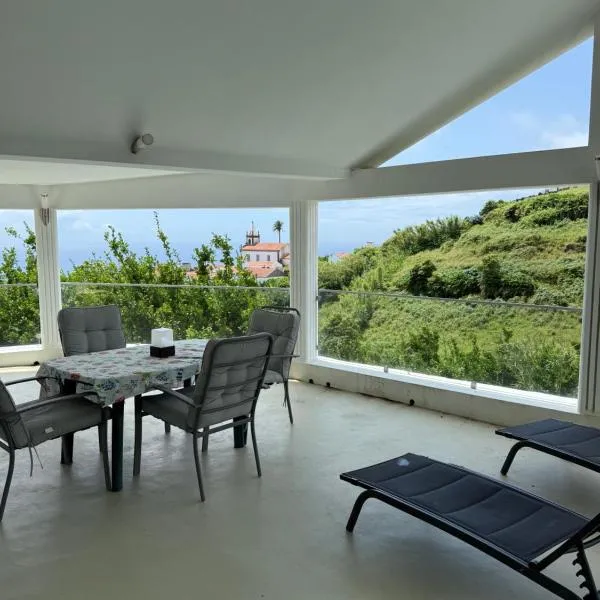 Moradia Terra Chã Sea View 1 to 4 pers, hotel in Lomba
