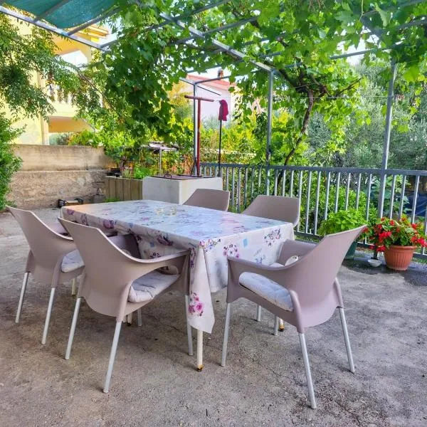 Apartment Rustical, hotel in Novalja