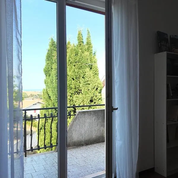 Viesnīca Da Jack Apartment with garden and parking, Penne Ideal for families and pets pilsētā Penne