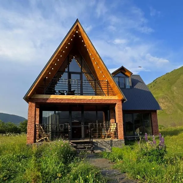 Grand Mountain Cottage, hotell i Kazbegi